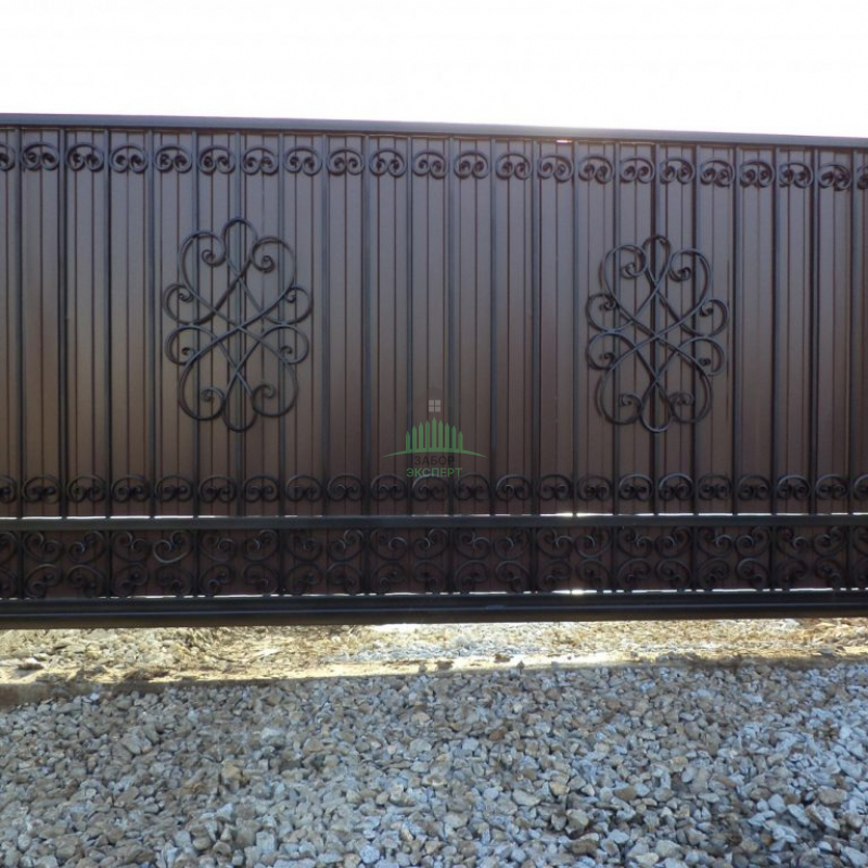 Откатные ворота с ковкой в Куровском пример 10