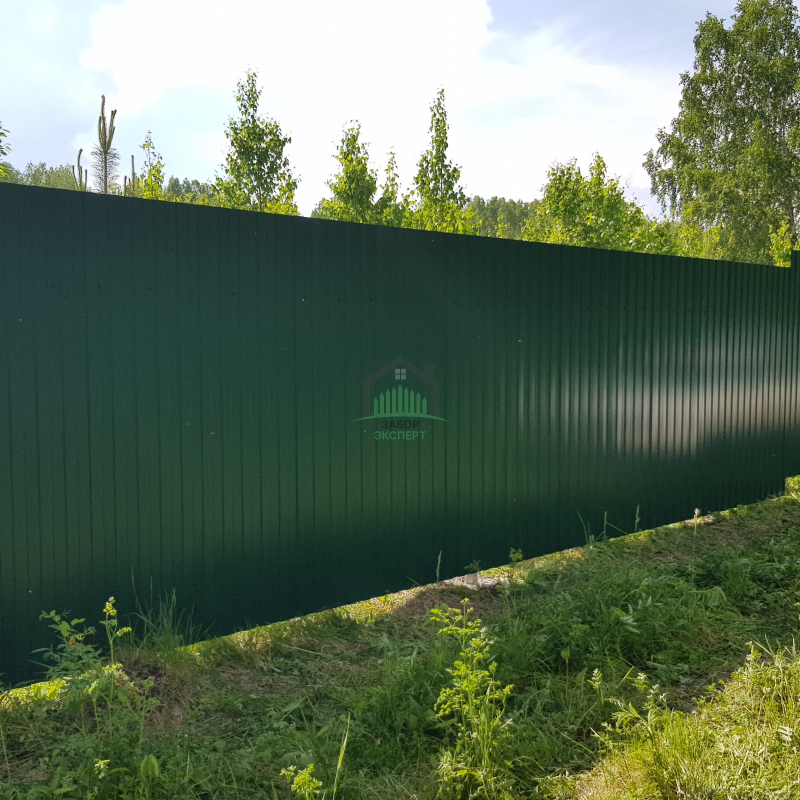 Забор из профнастила с утрамбовкой щебнем 150 метров в Куровском