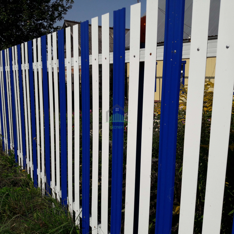 Заборы из евроштакетника с утрамбовкой щебнем 150 метров в Куровском