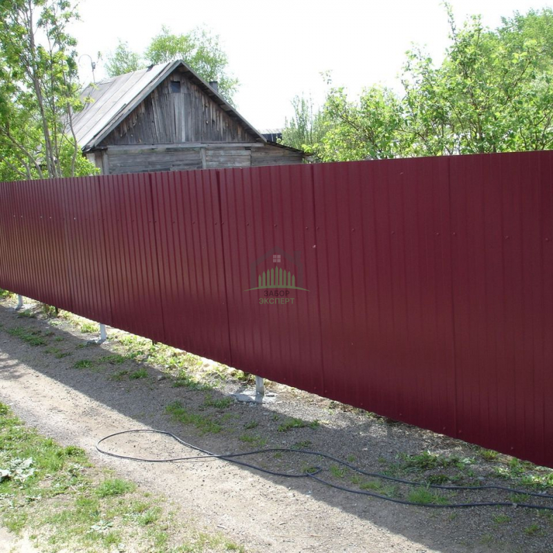 Забор из профнастила с бетонированием столбов 300 метров  в Куровском 