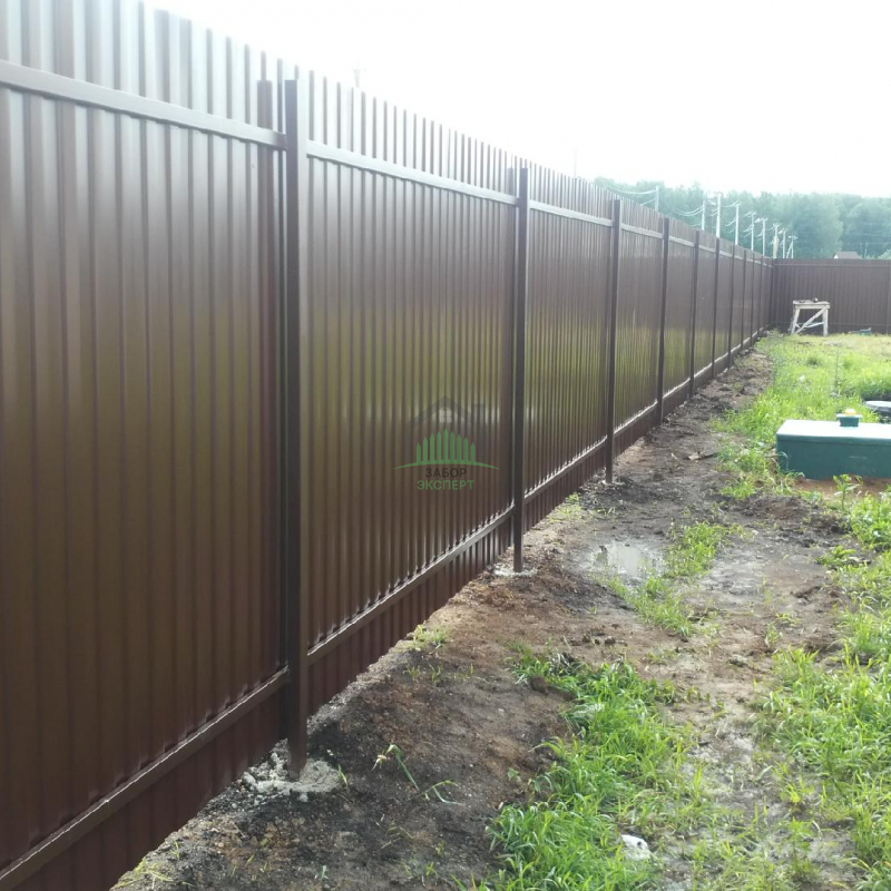 Забор из профнастила с бетонированием столбов 109 метров  в Куровском 